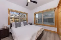 Summit County Basecamp: Escape to the Mountain Lake! Garage-Grill-In Town!