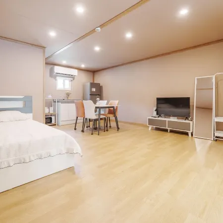Namhae Chojun Bada Forest Glamping