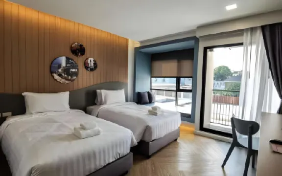 拉差達披色32號瑞可飯店 拉普勞附近的飯店