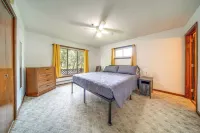 Group-Friendly Lake Erie Getaway w/ Private Yard - Beach