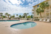 Ocean Views + Pool Access: Hilton Head Getaway - Villas