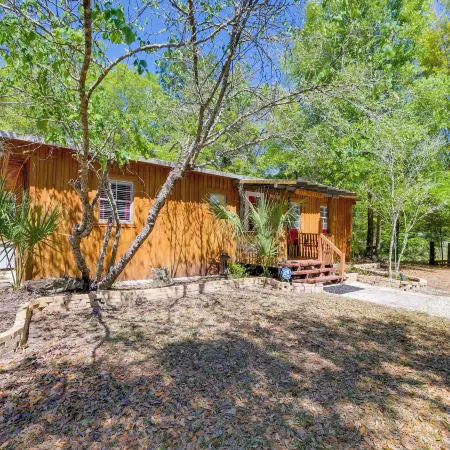 Fire Pit & Boat Dock: Peaceful Dunnellon Cabin!