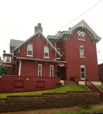 Birdsong Boho- an enchanting space blending Victorian elegance w/ bohemian flair