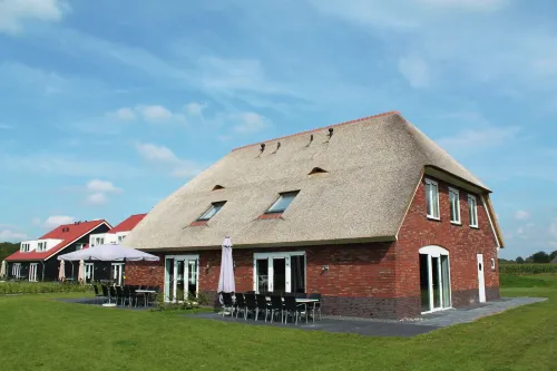 Spacious Villa in a National Park Hotels in Paasloo