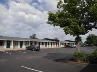 Motel 6 Hamburg, NY - parking