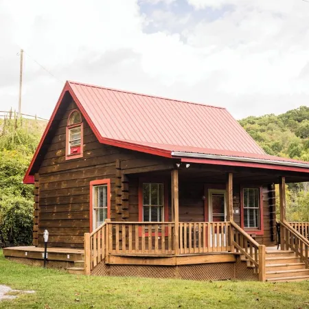 Rumples Retreat at Highland Hideaways - Arcade - Private Drive-in Theater