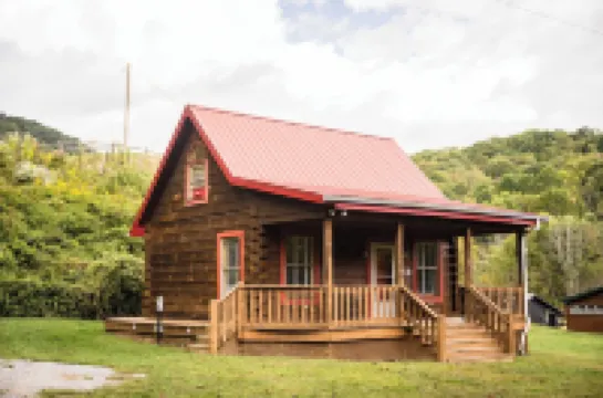 Rumples Retreat at Highland Hideaways - Arcade - Private Drive-in Theater