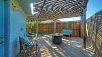 Walk to Shops, Near Dining & Beach Central Port A Location Casa Coconut by Avantstay