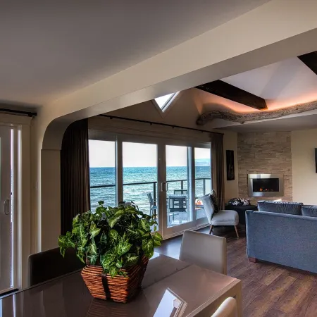 Qualicum Beach Ocean Suites