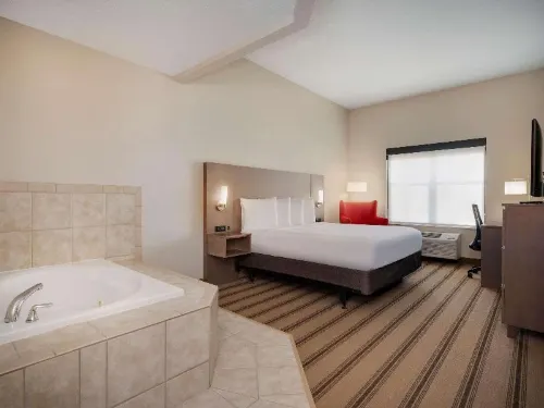 Country Inn & Suites by Radisson Albertville Near Outlet Mall