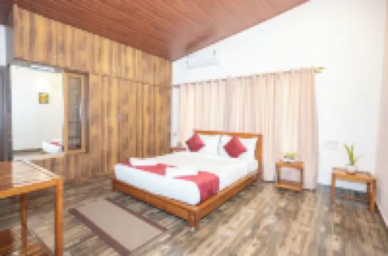 Deep Woodz Home stay by Z Vacations Hotels near Byrapura mountain view