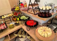 Meridian Hotel - breakfast