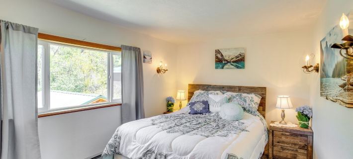 Sunny Cedaredge Home w/ Mtn Views - Hike & Fish! Hotéis em Delta County