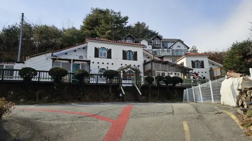 Hoengseong Dream Tree Pension - parking