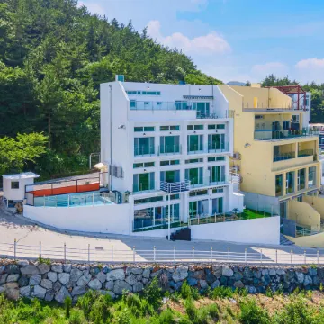 Yeosu Moine Pool Villa