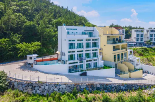 Yeosu Moine Pool Villa โรงแรมใน