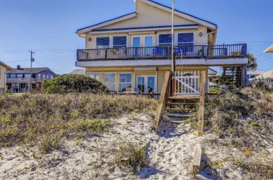Spacious Beachfront Home w/Deck, Balcony, Central A/C, Washer/Dryer, and WiFi