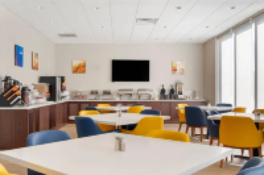 คอมฟอร์ต อินน์ แอนด์ สวีทส์ แดนบิวรี่-เบเธล โรงแรมในแดนเบอรี