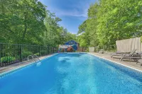 Private Pool! Getaway, 14 Mi to Hammonasset Beach - piscina