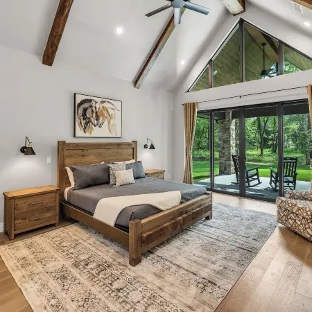 Lakefront Estate on 26 Acres: Hot Tub & Games