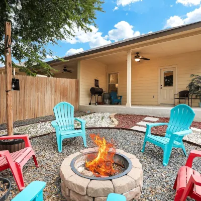 Pet-Friendly 3Br Fire Pit & Games Near Sea World Отели рядом с достопримечательностью «Водный Мир Техаса»