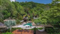 Luxury and Comfort in your own tropical resort - Swimmingpools