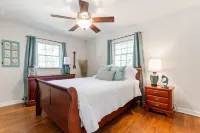 3926 Pineview, Smyrna - Country Houses