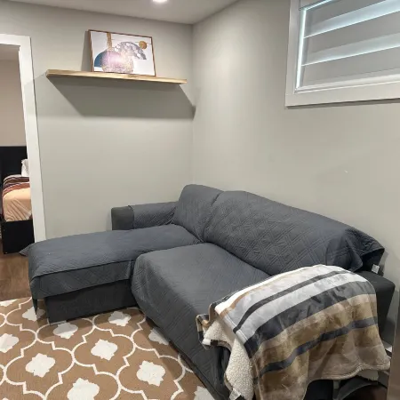 Cozy Furnished 1BR Suite in Regina