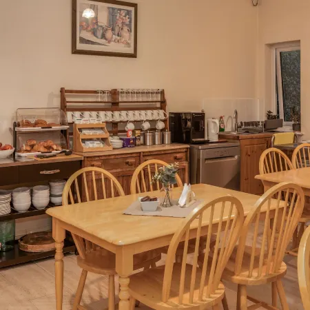 Ricky Road Guest House - Premium
