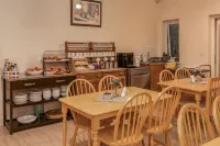 Ricky Road Guest House - Premium - Kitchenette