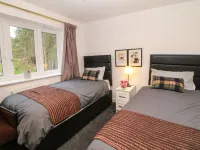 2 Carr Farm Close