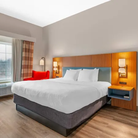 Country Inn & Suites by Radisson, West Bend, WI