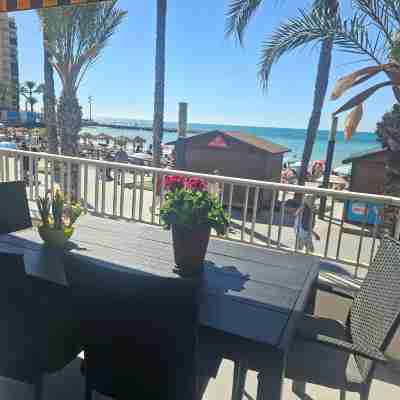 A beautiful beachfront flat for 4 people with a lovely terrace overlooking sea Others