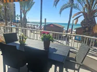 A beautiful beachfront flat for 4 people with a lovely terrace overlooking sea