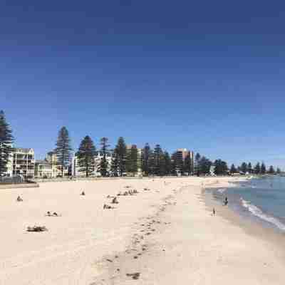 Stylish 2-bed With Terrace, 3-min Walk to Beach Fitness & Recreational Facilities
