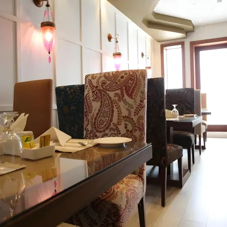 Palm Boutique Hotel Отели рядом с достопримечательностью «Торговый центр Aya»