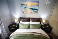 Luxury 2-Bedroom Apartment Near or Tambo with Private Garden & Heated Pool - Hot Tub