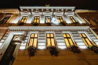 Casa Chitic - Hotel & Restaurant- STR Nicolae Balcescu 13 โรงแรมใน