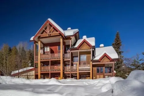 Red Mtn Views, Walk to Lift, 2 Bed, 2 Bath Condo. Fireplace!