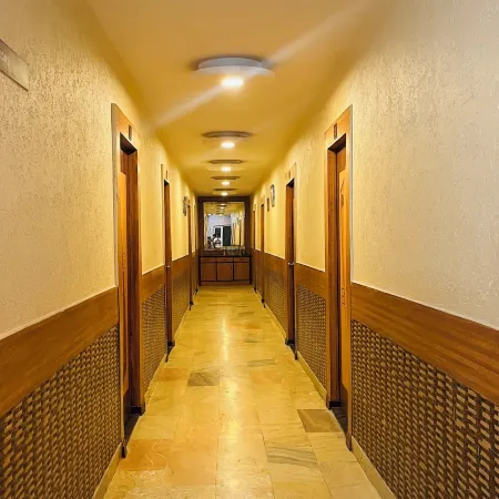 Hotel Crystal Inn