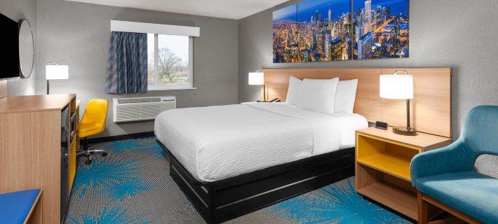 Days Inn by Wyndham Waukegan Hotels in Lake County