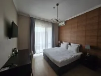 Eleon Boutique Hotel - Airport Shuttle