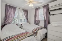 Oceanblock & Downtown Bethany - 2 bed / 1 bathroom with Private Sun Porch