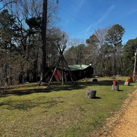 Quiet cabin in the woods w/ access to pools, river, & lakes in gated community!!