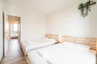 Spacious City Retreat with Balcony -  Ferienwohnungen