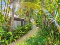 Trinity Beach Club Holiday Apartments Hotels in Trinity Beach