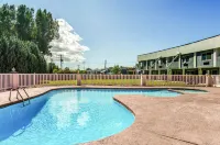 Quality Inn - piscina