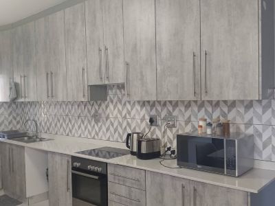 Crompton Apartments 786