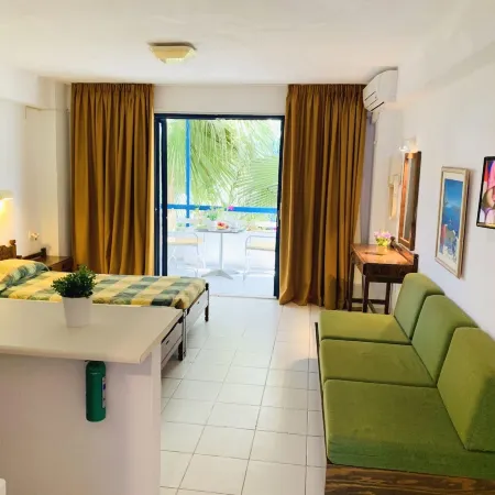 Kassavetis Center - Hotel Studios & Apartments