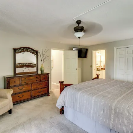 Sunroom & Deck! Golf Retreat in Keowee Key